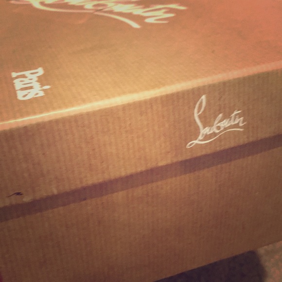 Louboutin suede dorsay pump 70mm NEVER WORN!!! - Picture 2 of 4